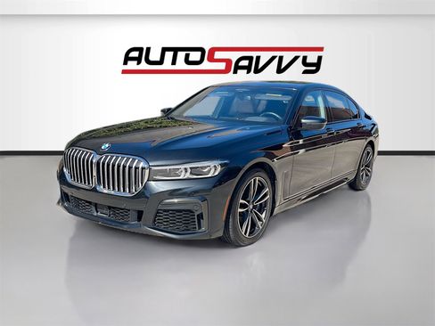 Used 2022 BMW 750i xDrive w/ Executive Package image 3