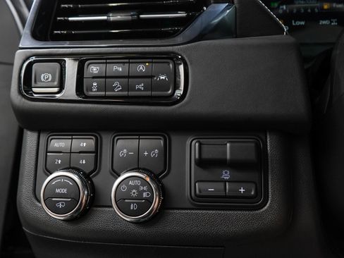 Used 2025 GMC Yukon AT4 Ultimate AWD/4WD image 28