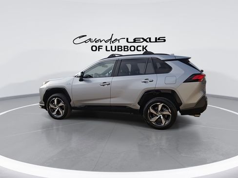 Used 2021 Toyota RAV4 SE image 6