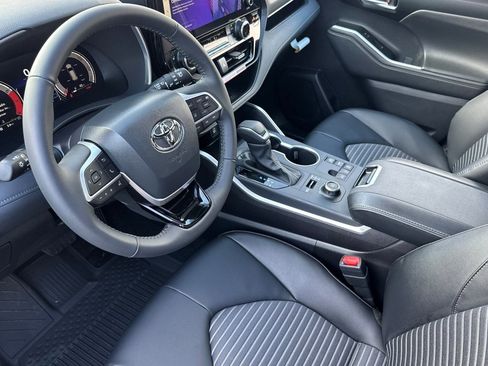 New 2026 Toyota Highlander XLE image 4