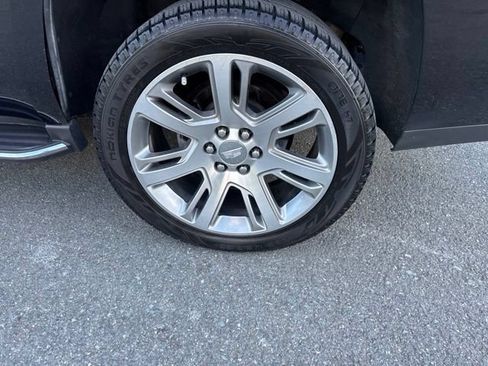 Used 2018 Cadillac Escalade Luxury AWD/4WD image 10