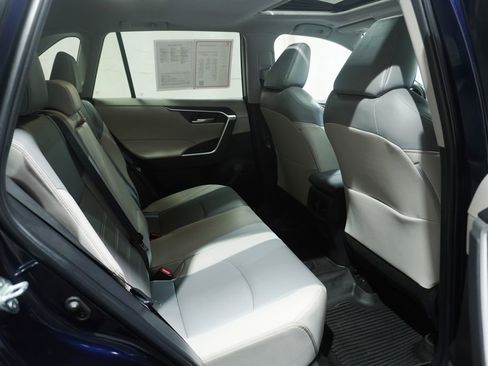 Used 2023 Toyota RAV4 XLE Premium image 15