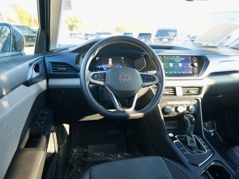Used 2024 Volkswagen Taos SE image 16