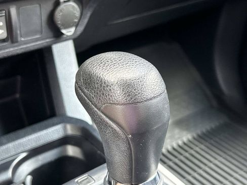 Used 2019 Toyota Tacoma SR5 RWD image 38