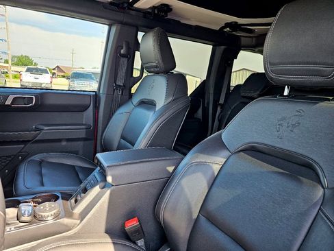 Used 2025 Ford Bronco Badlands AWD/4WD image 6