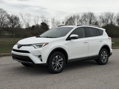 Used 2017 Toyota RAV4 XLE AWD/4WD image 40