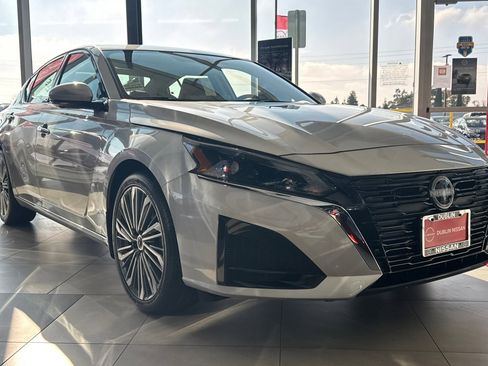 New 2025 Nissan Altima 2.5 SL image 2