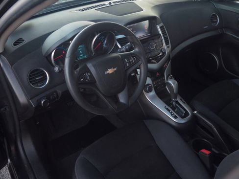 Used 2015 Chevrolet Cruze LT w/ Sun And Sound Package FWD image 8