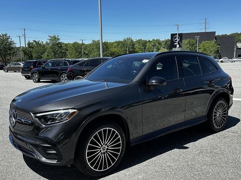 Certified 2025 Mercedes-Benz GLC 300 image 4