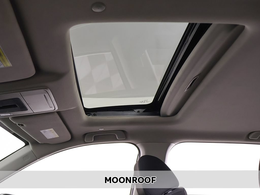 Used 2025 Honda CR-V EX image 3
