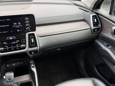 Used 2021 Kia Sorento EX FWD image 13