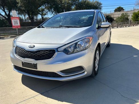 Used 2016 Kia Forte LX image 2