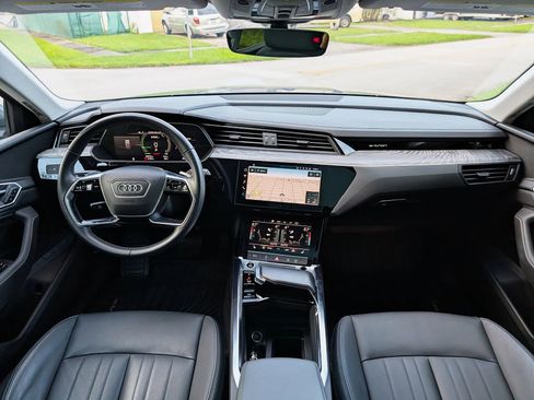 Used 2021 Audi e-tron Premium w/ Towing Package image 7