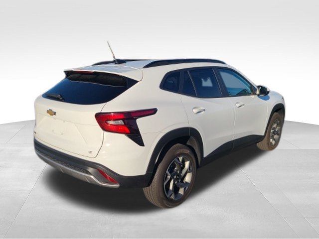 Used 2026 Chevrolet Trax LT FWD image 3