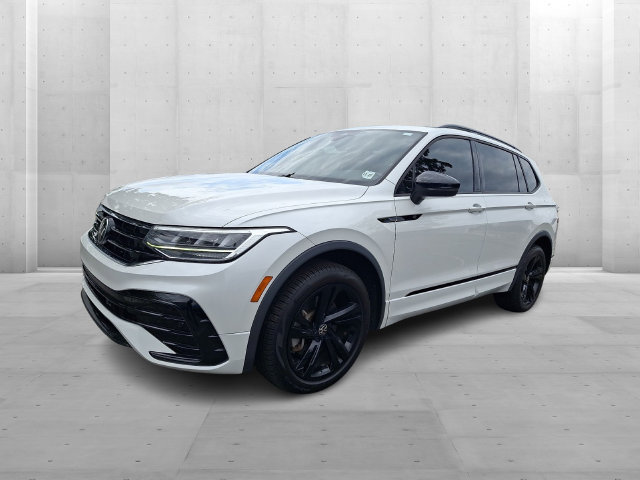 Certified 2023 Volkswagen Tiguan SE R-Line AWD/4WD image 3