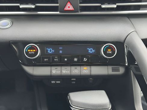 Used 2025 Hyundai Elantra Blue image 14