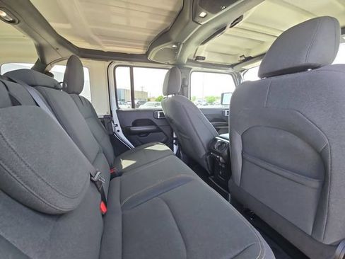 Used 2024 Jeep Wrangler Unlimited Sahara AWD/4WD image 27