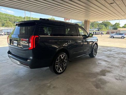 Certified 2025 Ford Expedition Platinum w/ Platinum Ultimate Package AWD/4WD image 4