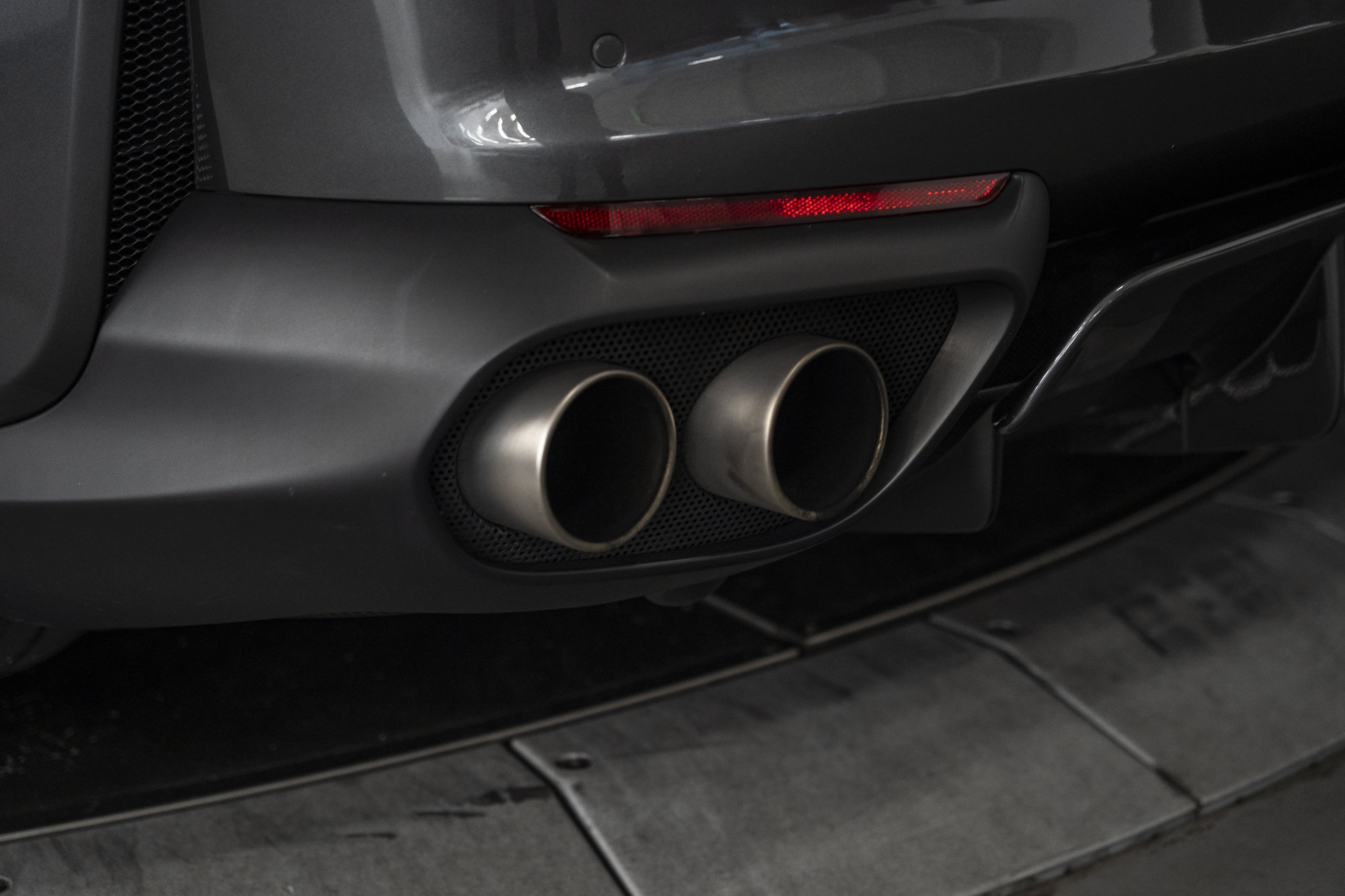 Used 2019 Ferrari 812 Superfast RWD image 11