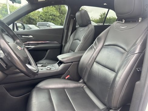 Used 2023 Cadillac XT4 Luxury w/ Cold Weather Package FWD image 6