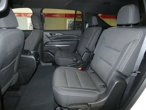 Used 2025 Chevrolet Traverse LT image 23