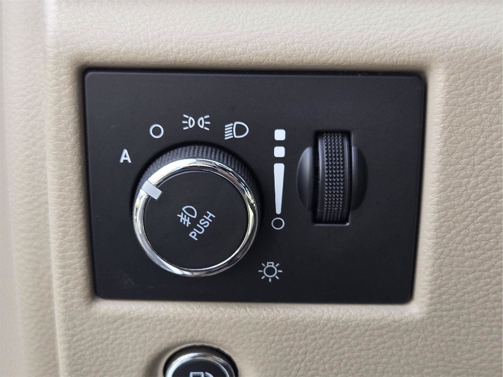Used 2019 Jeep Grand Cherokee Overland RWD image 20