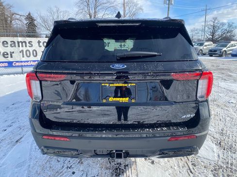 Used 2025 Ford Explorer ST-Line w/ ST-Line Street Pack image 3