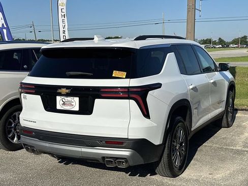 Used 2025 Chevrolet Traverse LT FWD image 20