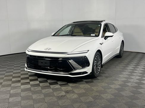 Used 2025 Hyundai Sonata Limited w/ Winter Weather Package image 12