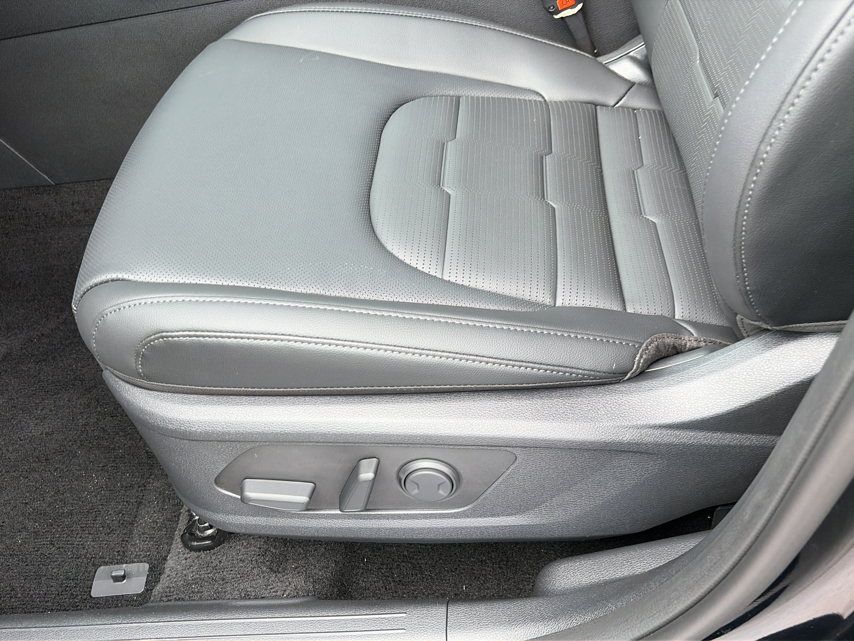 New 2026 Kia Sportage SX FWD image 19