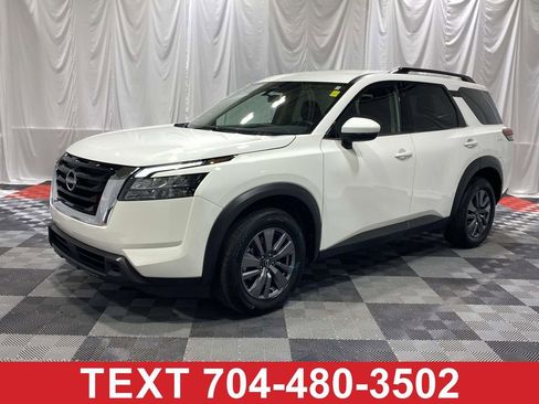 Used 2025 Nissan Pathfinder SV AWD/4WD image 1