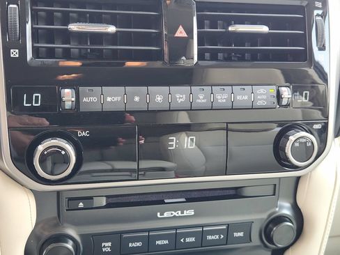 Used 2023 Lexus GX 460 Premium w/ Premium Package AWD/4WD image 18