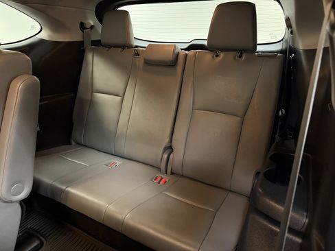 Used 2022 Toyota Highlander XLE image 23