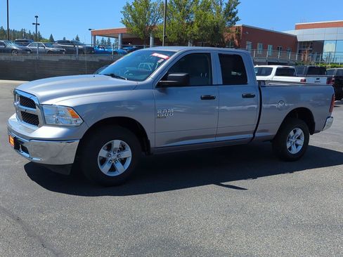 Used 2024 RAM 1500 Classic SLT AWD/4WD image 3
