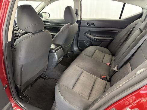Used 2024 Nissan Altima 2.5 SV FWD image 12