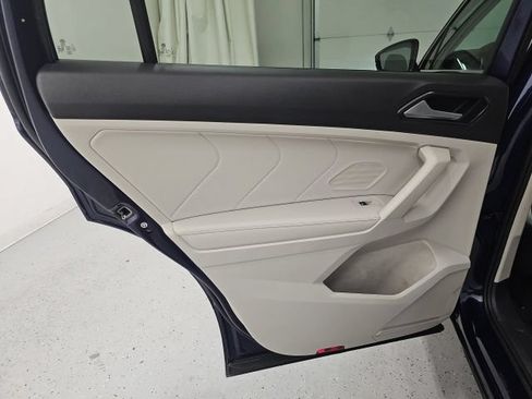 Used 2023 Volkswagen Tiguan SE w/ Panoramic Sunroof Package AWD/4WD image 29