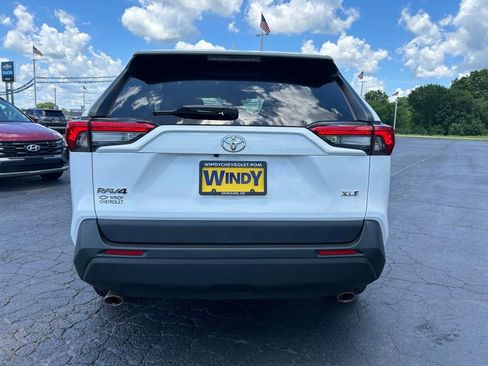 Used 2022 Toyota RAV4 XLE FWD image 3