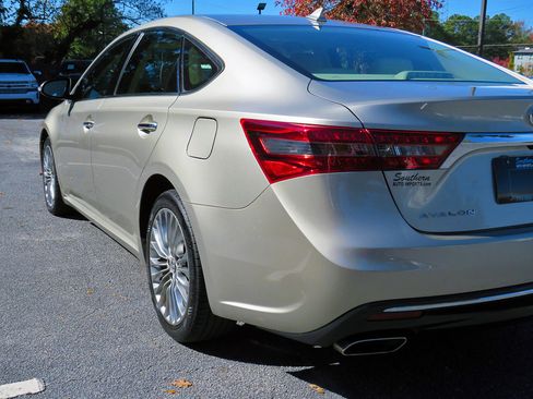 Used 2016 Toyota Avalon Limited image 38