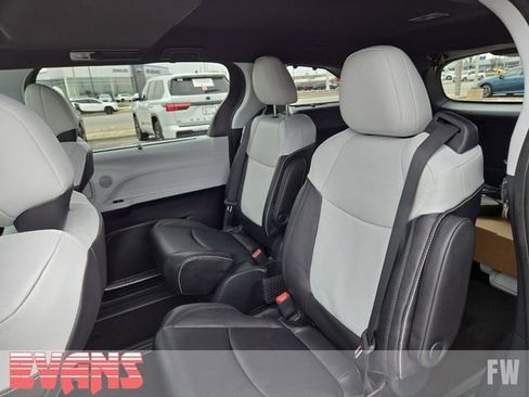 New 2026 Toyota Sienna XSE image 25