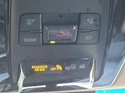 Used 2024 Toyota Venza XLE image 25