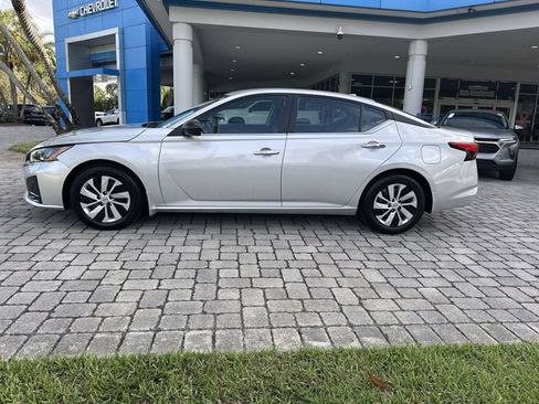 Used 2025 Nissan Altima 2.5 S FWD image 31