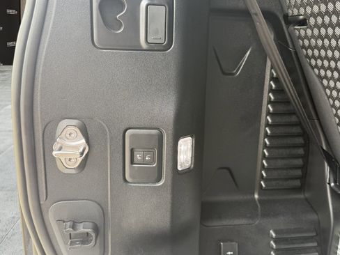 Used 2023 Land Rover Defender 90 S image 20