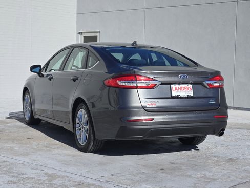 Used 2020 Ford Fusion SE image 6