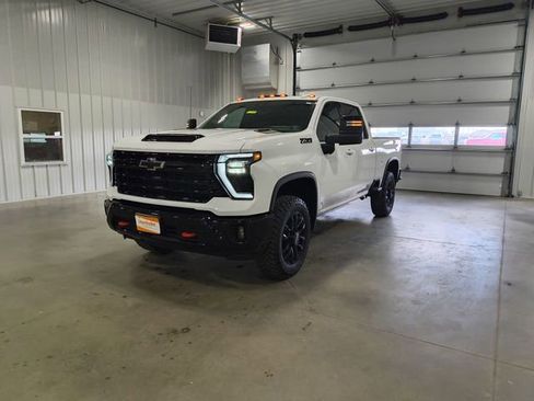 Used 2025 Chevrolet Silverado 3500 LTZ w/ LTZ Plus Package AWD/4WD image 4