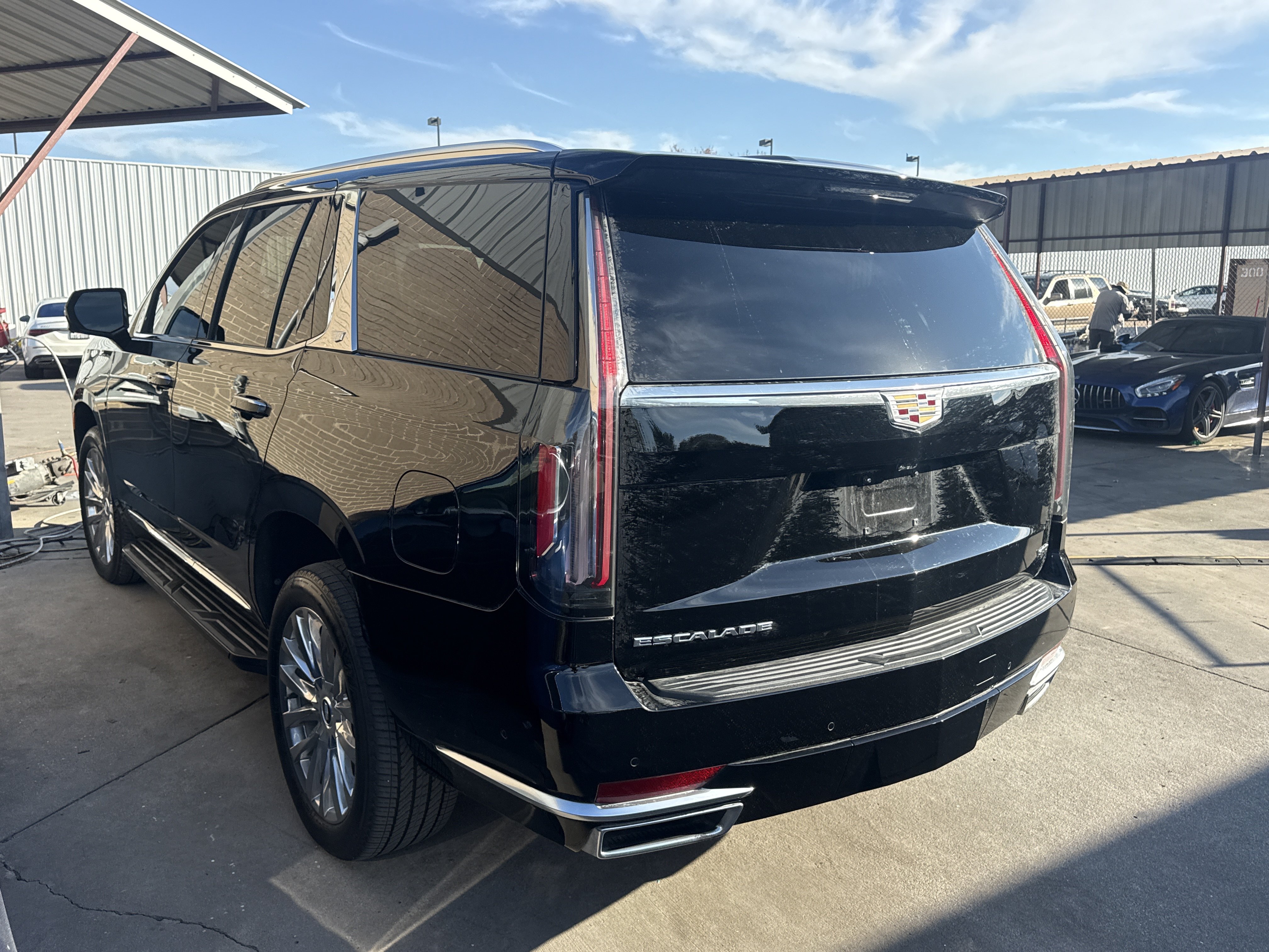 Used 2024 Cadillac Escalade Premium Luxury w/ Performance Package AWD/4WD image 9