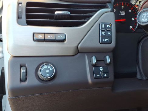 Used 2016 GMC Yukon Denali image 7