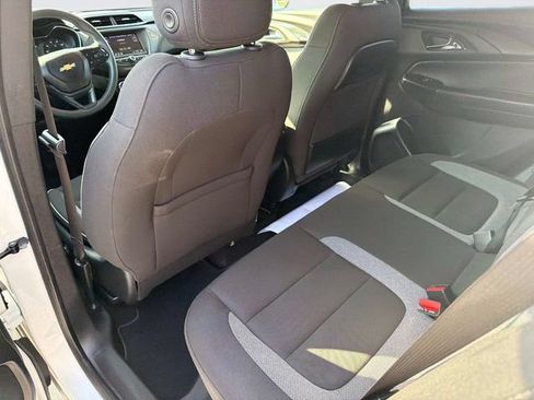 Used 2023 Chevrolet TrailBlazer LT FWD image 16