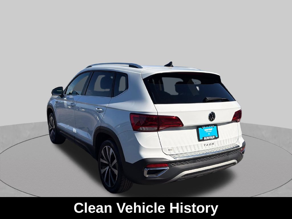 Used 2024 Volkswagen Taos SE w/ Panoramic Sunroof Package FWD image 6