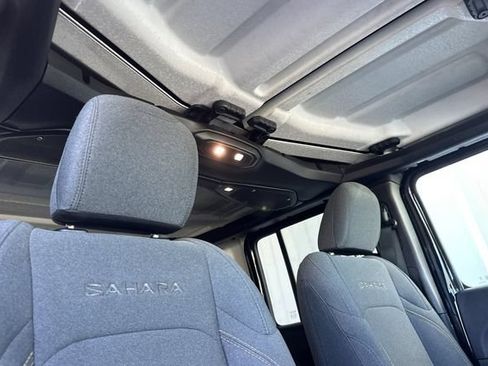 Used 2024 Jeep Wrangler Unlimited Sahara AWD/4WD image 19