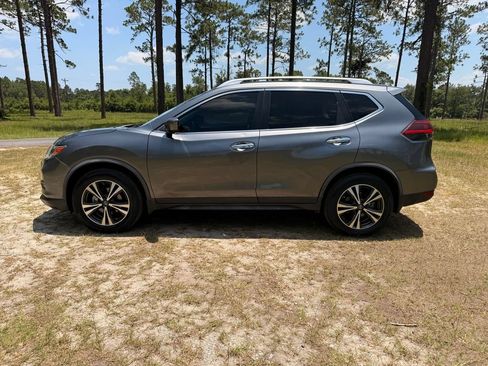 Used 2020 Nissan Rogue SV w/ Premium Package FWD image 2